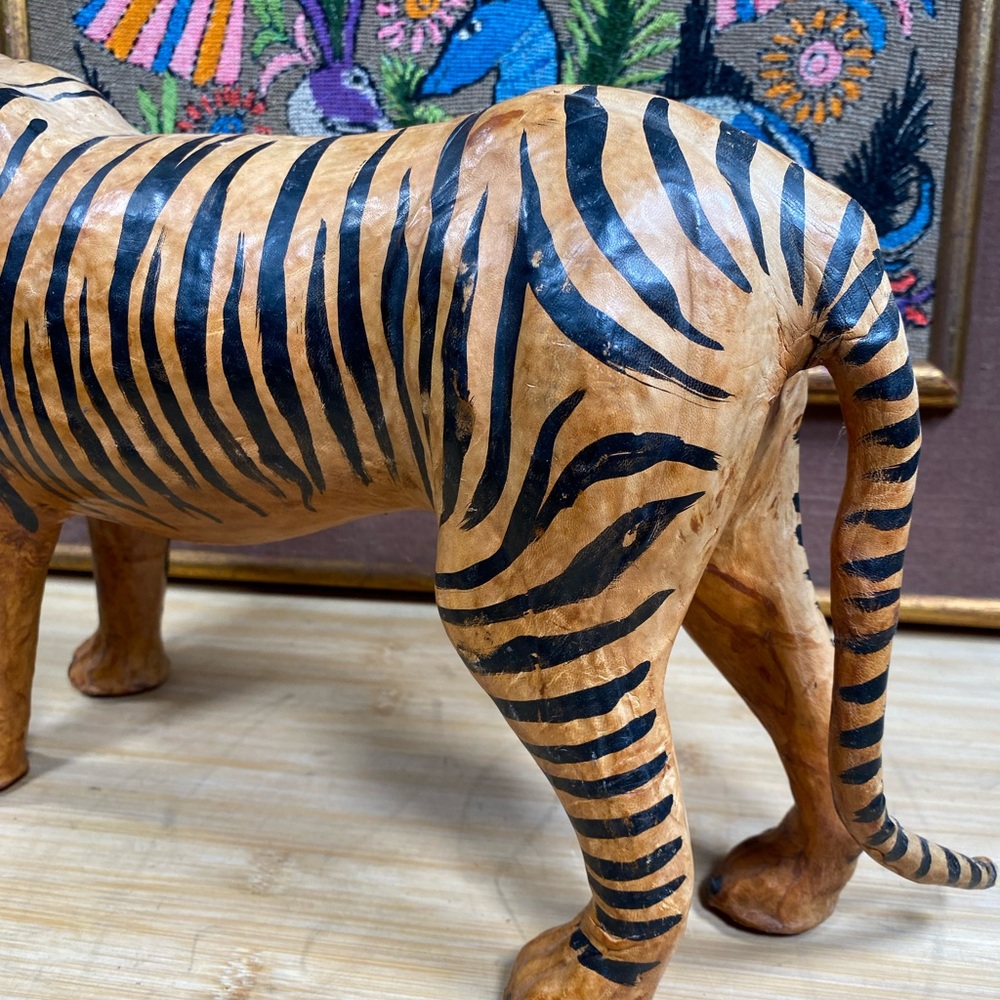 Vintage leather wrapped tiger statue figure 10” x 16” jungle cat sculpture - Picture 8 of 13
